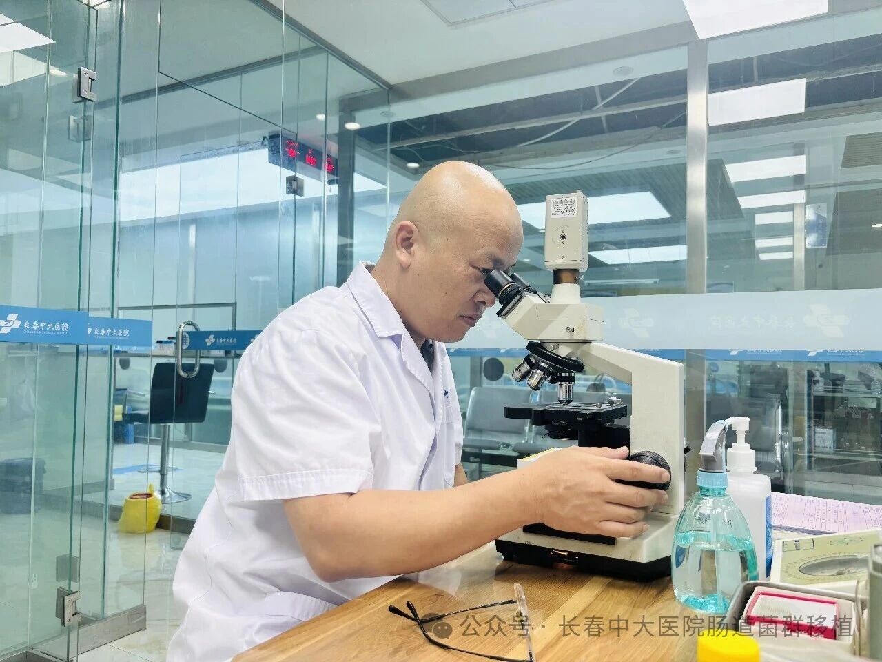 铜川市|高朋磊医师：左手男科临床，右手肠道菌群移植深入研究